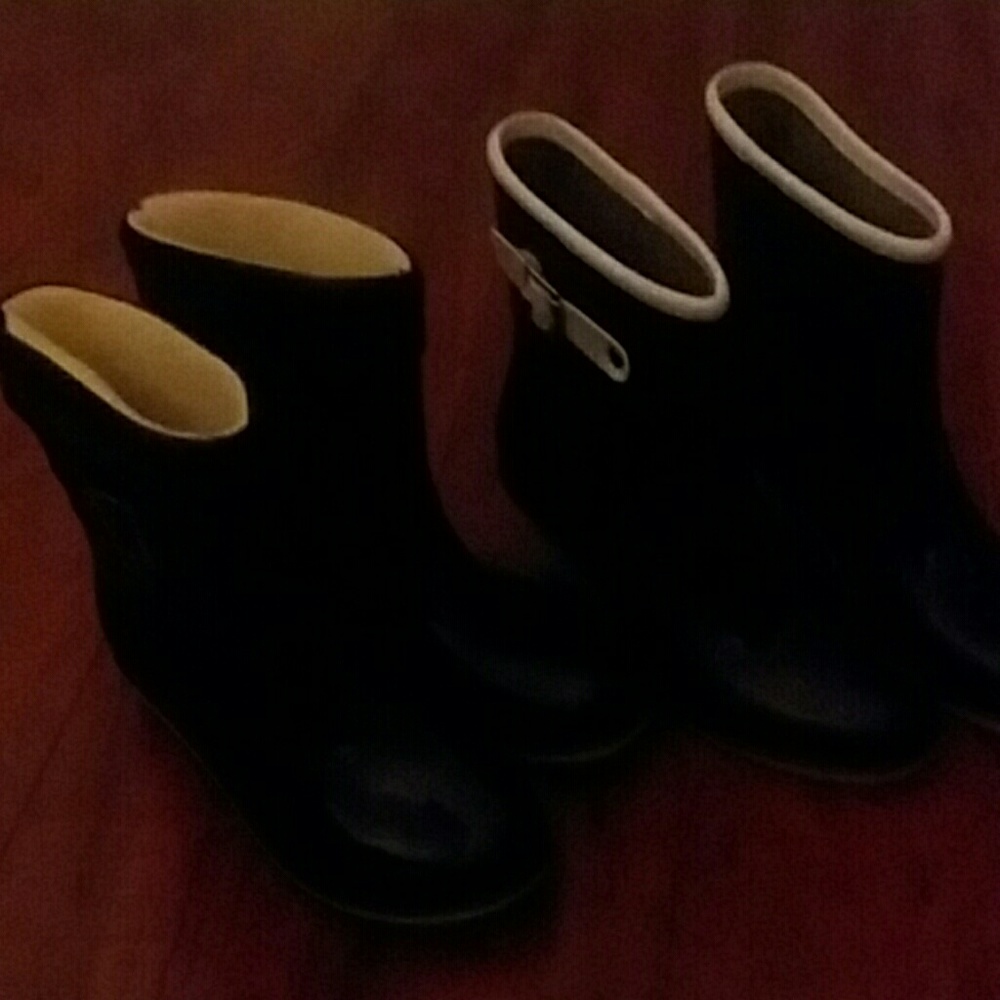 Black rain boots - Picture 2 of 2